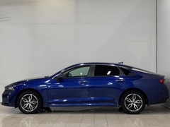 car-image